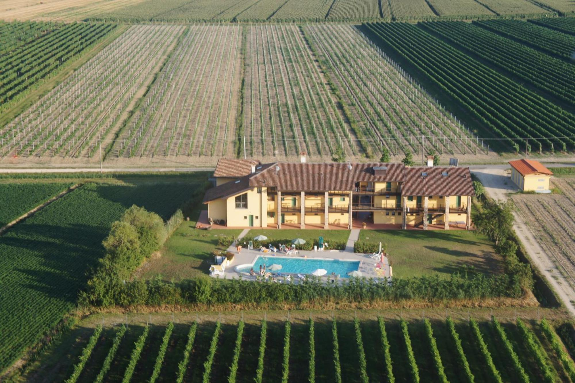 Il Milione Country Hotel Palazzolo dello Stella Bagian luar foto